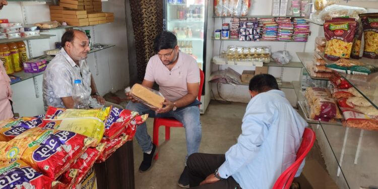 खाद्य एवं औषधि प्रशासन विभाग ने होटलों एवं ढाबों में दी दबिश