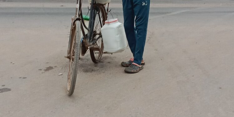 नगर पंचायत लवन के अधिकांश वार्ड में नहीं पहुंच रहा पीने का पानी