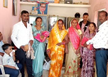 उत्कृष्ट कार्य के लिए आंगनबाड़ी कार्यकर्ताओं एवं सहायिकाओं का किया गया सम्मान