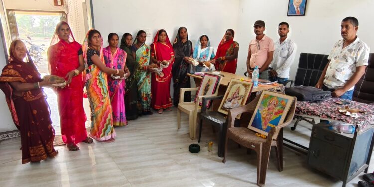 कोलिहा पंचायत में आंगनबाड़ी कार्यकर्ताओं व सहायिकाओं का किया गया सम्मान