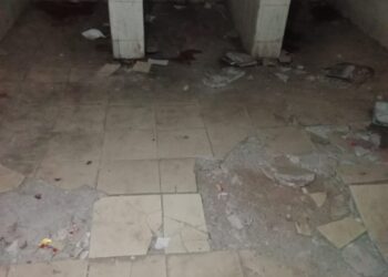 स्कूल में न पानी है शौचालय है वह भी जर्जर, उपयोग करने से डरते है विद्यार्धी 