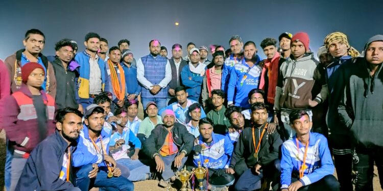 कसियारा में चल रहे रात्रि कालीन क्रिकेट प्रतियोगिता का हुआ समापन