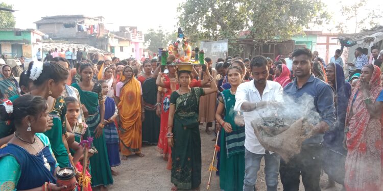 धूम धाम से हुआ गौरा-गौरी का विसर्जन