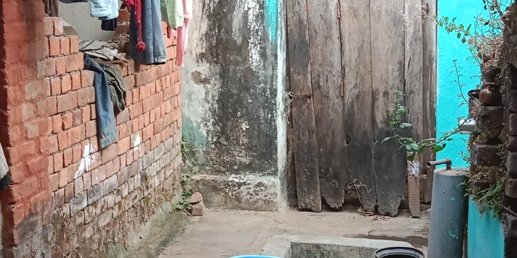 शिक्षक दम्पत्ति और व्यापारी के सूने घर में घुसकर लाखों के गहने जेवर चोरों ने किया हाथ साफ