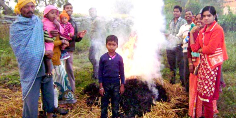 ठंड का बढ़ा सितम, शीत हवाओं से ठिठुर रहे है आमजन