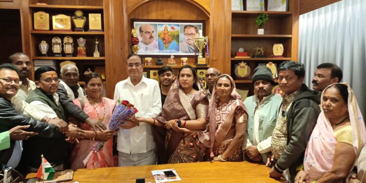 धोबी समाज के पदाधिकारियो ने की पूर्व विधानसभा अध्यक्ष गौरीशंकर अग्रवाल से मुलाकात 