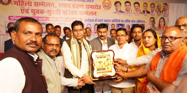 धोबी समाज के जिला स्तरीय कार्यक्रम में खचाखच भरी भीड़ देख गदगद हुए अतिथि 