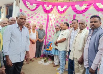 बाहरिन बाई रजक के दसगात्र कार्यक्रम में शामिल हुए धोबी समाज के पदाधिकारी 