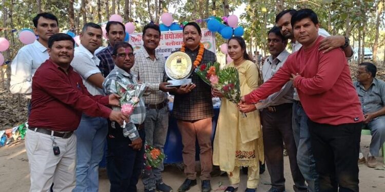 ग्रामीण स्वास्थ्य संयोजक कर्मचारी संघ द्वारा विदाई एवम सम्मान समारोह का आयोजन