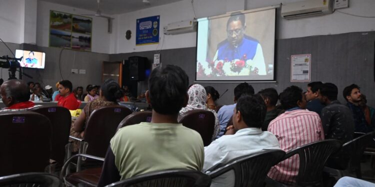 मुख्यमंत्री विष्णु देव साय ने दीनदयाल उपाध्याय भूमिहीन क़ृषि मजदूर कल्याण योजना क़ा बटन दबाकर किया शुभारंभ