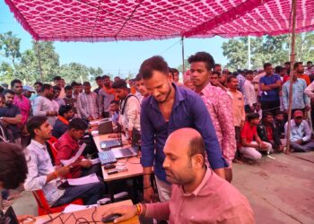 जिला बलौदाबाजार-भाटापारा पुलिस द्वारा ड्राइविंग लाइसेंस बनवाने के लिए आयोजित किया गया शिविर 