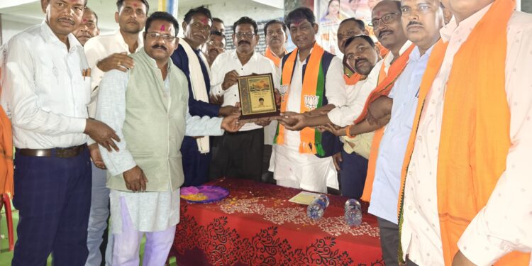 संत गाडगे बाबा का जीवन समाज सेवा और स्वच्छता के प्रति समर्पित रहा – योगेश्वर राजू सिन्हा 