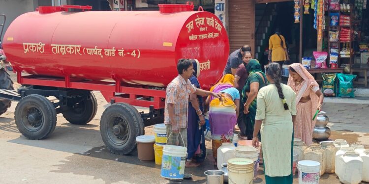 नगर पंचायत लवन का ऐसा पार्षद जो खुद खर्च कर बुझा रहे वार्डवासियों की प्यास