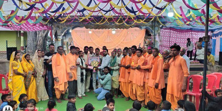 देवी जसगीत प्रतियोगिता महिला वर्ग में मुड़पार और पुरुष वर्ग में कोनारी को मिला पहला इनाम