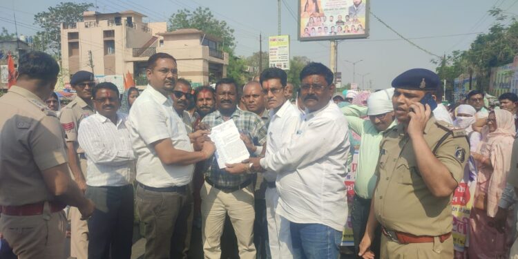  जिले के पंचायत सचिव ने रैली निकाल कर सरकार के विरोध में किया जमकर नारेबाजी  