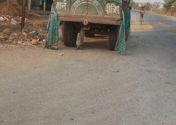 नहीं हो रही कार्रवाई, सड़को पर दौड़ रहे है ओवरलोड ईट से भरे ट्रैक्टर ट्राली