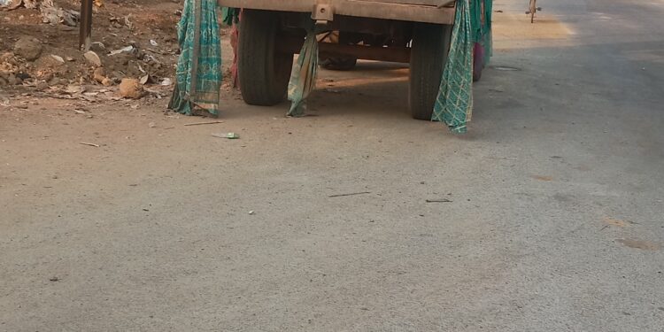 नहीं हो रही कार्रवाई, सड़को पर दौड़ रहे है ओवरलोड ईट से भरे ट्रैक्टर ट्राली