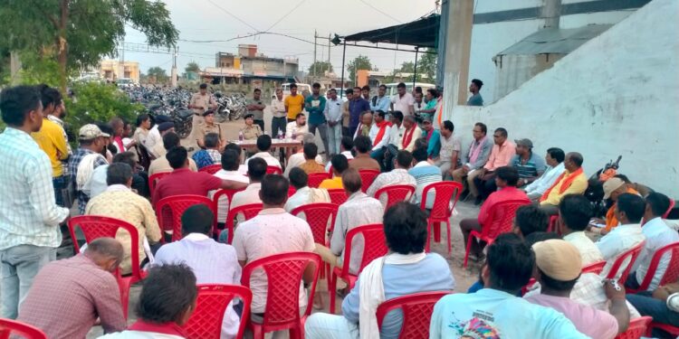 एसडीओपी मैडम निधि नाग ने लवन थाना में मालवाहक वाहन के मालिकों की ली बैठक, दी गई समझाईश