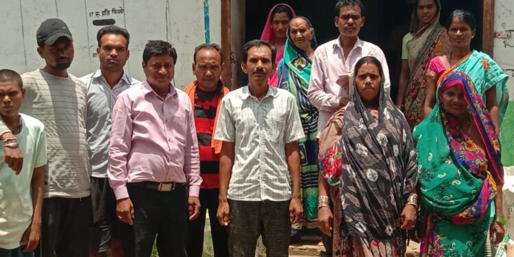 कोनारी में हितग्राहियों को मिला तीन माह का एकमुश्त चावल