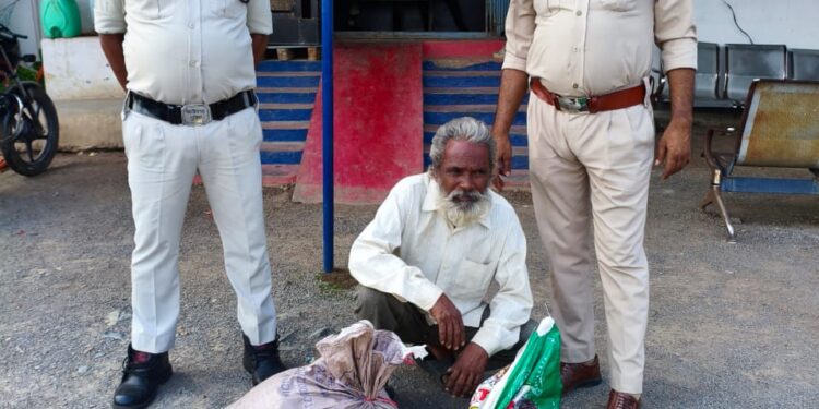 अवैध महुआ शराब बिक्री करने वाले एक आरोपी शराब कोचिया को किया गया गिरफ्तार