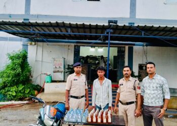 अवैध रूप से शराब बिक्री करने वाले एक आरोपी शराब कोचिया को गिरफ्तार कर भेजा गया जेल