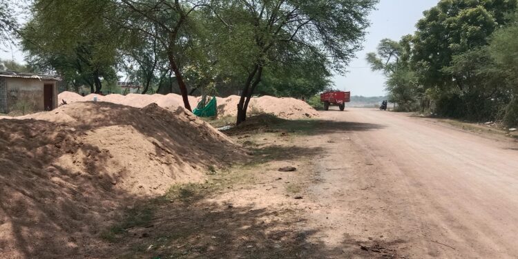 लवन, डोंगरीडीह, भालूकोना समेत आसपास इलाकों में अवैध रेत डंप, अफसर मौन