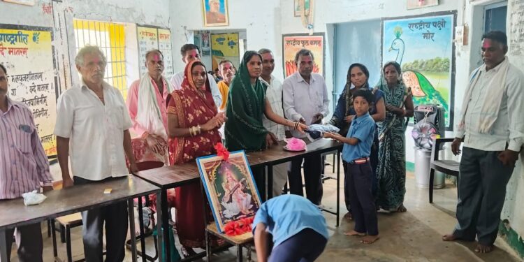 प्राथमिक एवं पूर्व माध्यमिक शाला में धूमधाम से मनाया गया शाला प्रवेश उत्सव कार्यक्रम