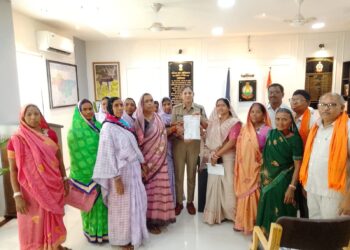 कोहरौद में एक साल से शराब बिक्री पूर्णत: बंद मार्गदर्शन लेने महिला कमांडो पहुंची एसपी के पास 