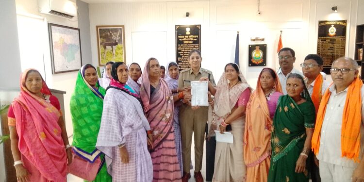 कोहरौद में एक साल से शराब बिक्री पूर्णत: बंद मार्गदर्शन लेने महिला कमांडो पहुंची एसपी के पास 