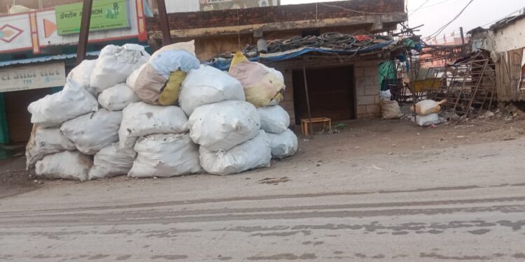 कबाड़ के अवैध कारोबार पर नहीं लग रहा अंकुश