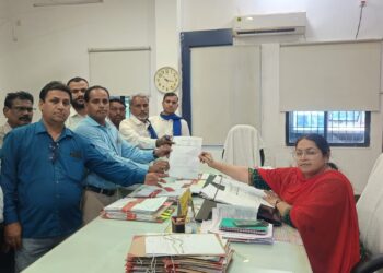 डॉ भीमराव अम्बेडकर की लवन तहसील परिसर में नई प्रतिमा लगाने सहित विभिन्न समस्याओं को लेकर कलेक्टर को ज्ञापन सौंपा गया