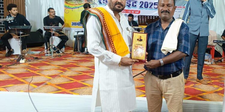 उत्कृष्ट कार्यो के लिए सम्मानित हुए पंचायत सचिव डॉ हरिकिशन वर्मा 