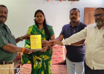 प्रदेश पंचायत सचिव संघ प्रतिनिधि मंडल ने किया जिला पंचायत अध्यक्ष आकांक्षा जायसवाल से सौजन्य मुलाकात