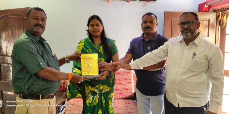 प्रदेश पंचायत सचिव संघ प्रतिनिधि मंडल ने किया जिला पंचायत अध्यक्ष आकांक्षा जायसवाल से सौजन्य मुलाकात