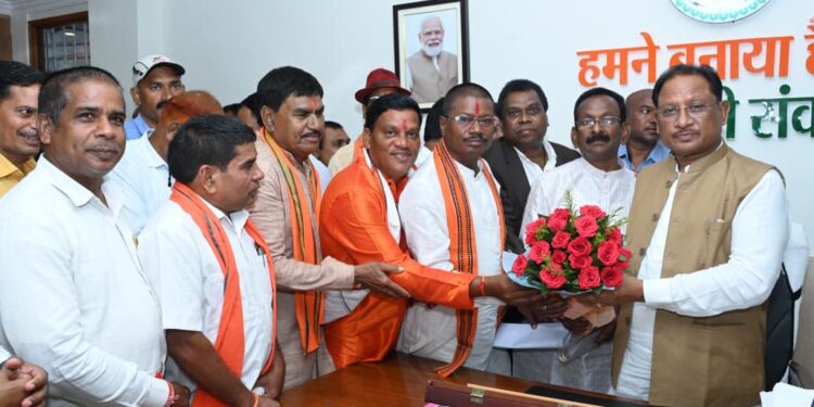 मरार समाज के प्रतिनिधि मंडल ने मुख्यमंत्री विष्णुदेव साय से किये सौजन्य मुलाकात