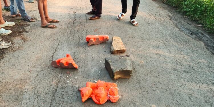 हनुमान की प्रतिमा को अज्ञात व्यक्ति ने किया खंडित ग्रामीणों में भारी आक्रोश