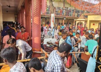 महामाया मंदिर में महाष्टमी पर उमड़ी श्रद्धालुओं की भीड़