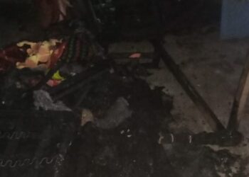 अज्ञात कारणों से घर में लगी आग, टीवी फ्रीज समेत गृहस्थी का पूरा सामान हुआ राख