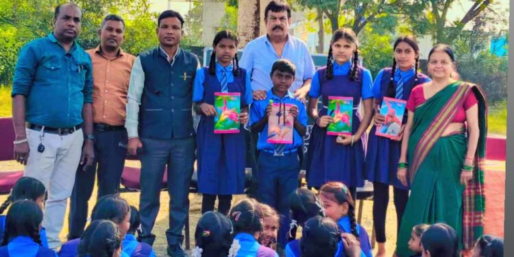 बाल दिवस पर अहिल्दा कि पूर्व माध्यमिक शाला में हुए कार्यक्रम