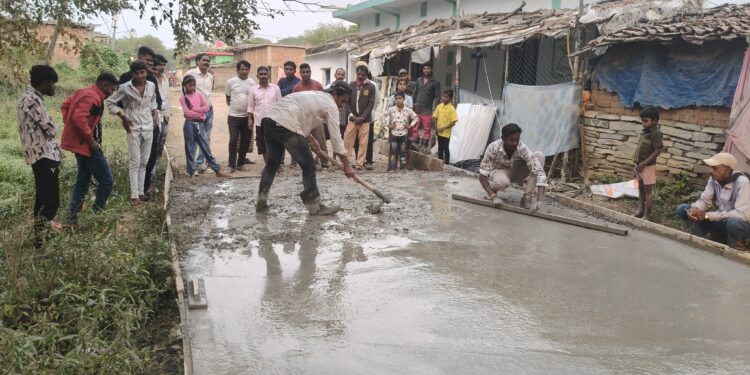 जनपद सदस्य के अथक प्रयासों से अहिल्दा-कोरदा एवं बरदा में विकास कार्यो को मिल रही गति