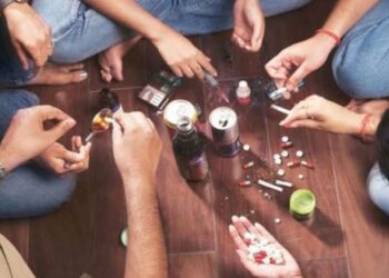 नशे की लत में डुब रहे युवा कई जगहों पर लग रहा गंजेडियों-शराबियों का जमावड़ा