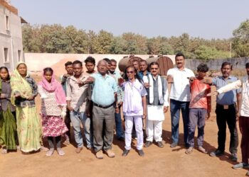 बाबा गुरु घासीदास की जयंती पर भरवाडीह में लिया गया मध्य निषेध का शपथ