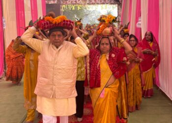 कलश यात्रा के साथ भागवत कथा का शुभारंभ हआ