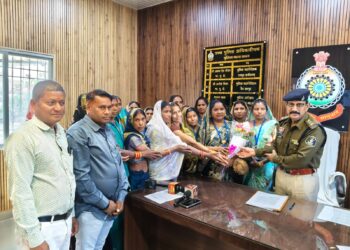 महिला कमांडो कोनारी ने लवन थाना प्रभारी को किए सौजन्य मुलाकात