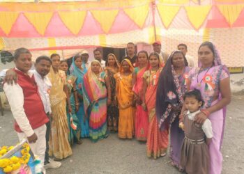 मल्लीन पंचायत भवन में महिला सरपंच ने किया  ध्वजारोहण 