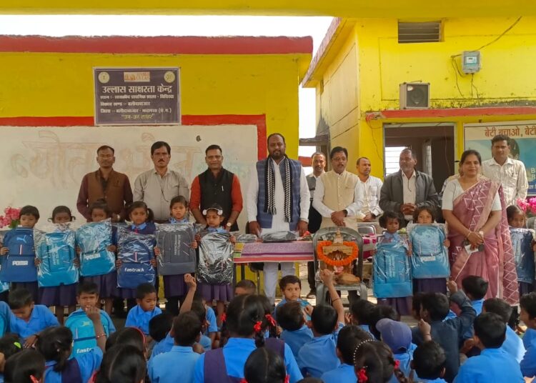 न्योता भोज का आयोजन कराकर बच्चों के साथ  बांटी जा सकती है खुशियां – राजेन्द्र टण्डन