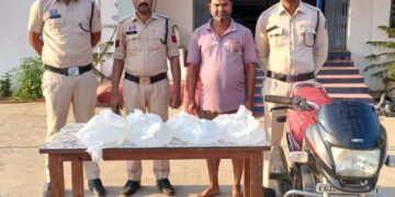 कारी में अवैध महुआ शराब बिक्री करने वाले 03 आरोपियो को किया गिरफ्तार