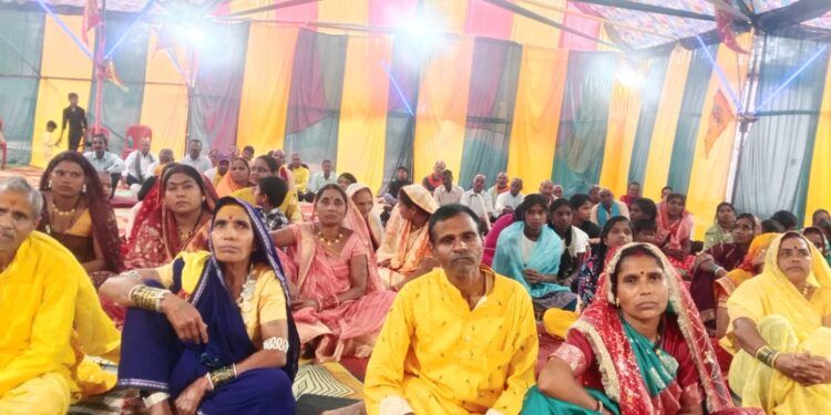 श्रीमद् भागवत कथा के दौरान राम जन्म एवं कृष्ण जन्म प्रसंग में भावविभोर होकर खूब झूमें श्रद्धालु