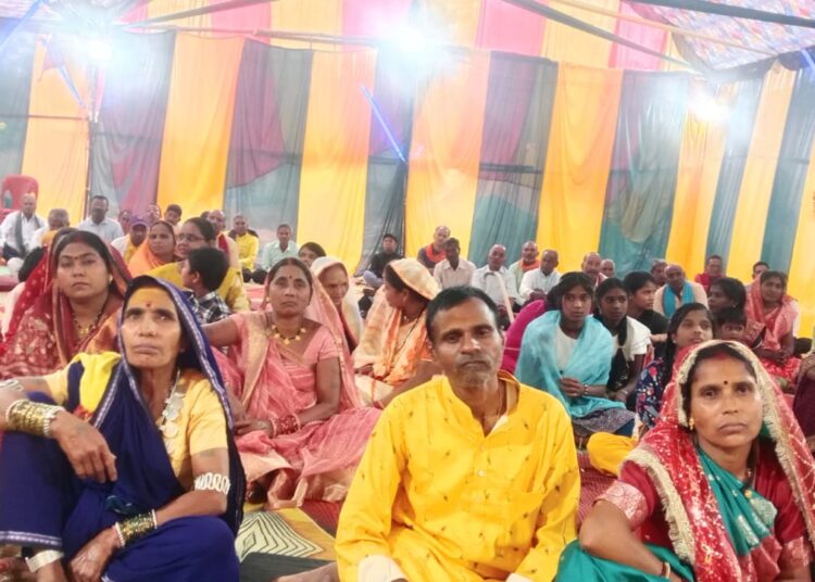 श्रीमद् भागवत कथा के दौरान राम जन्म एवं कृष्ण जन्म प्रसंग में भावविभोर होकर खूब झूमें श्रद्धालु