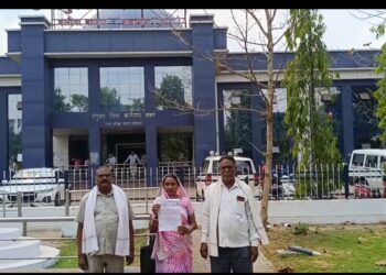 आधे अधूरे नलजल योजना की  सरपंच ने जनदर्शन में की शिकायत